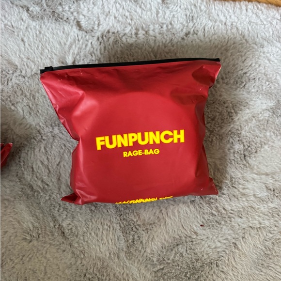 NWT FunPunch Rage Bag - Picture 2 of 2